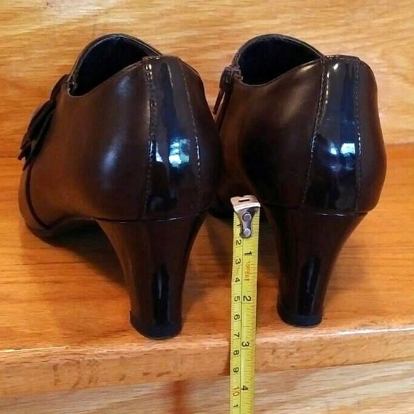 FLASH SALE! NWT Espresso Faux Leather Ankle Boots, Floral Adornment, 8M - Picture 6 of 7